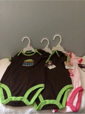 Carter Wiggle in Bodysuit (3 pk )